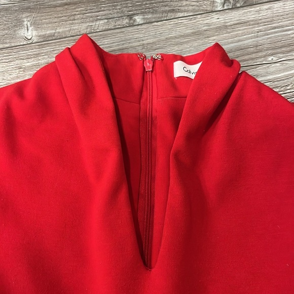 Form fitting stretchy red dress - Picture 5 of 6